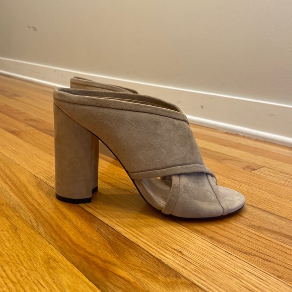 🌹SOLD🌹Stuart Weitzman Sam Nude Suede Heels - Picture 8 of 12